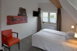 Deluxe Room, 2 Single Beds | Minibar, free WiFi, bed sheets