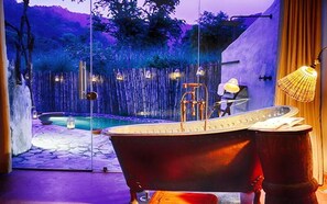 Premium Luxury Cottage with Plunge Pool | Kamar mandi | Perlengkapan mandi gratis, pengering rambut, jubah mandi, dan sandal