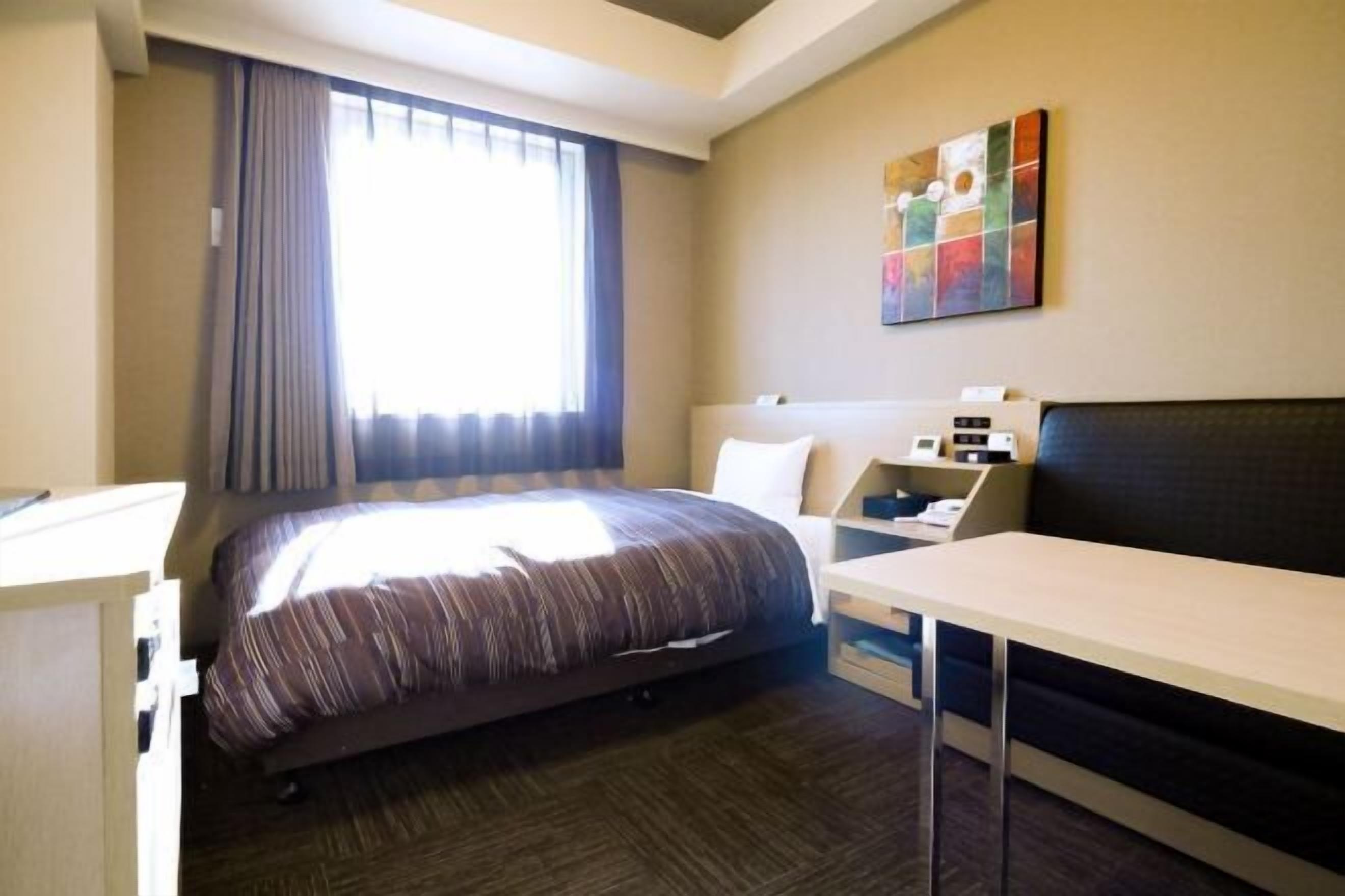 Desk, free WiFi, bed sheets