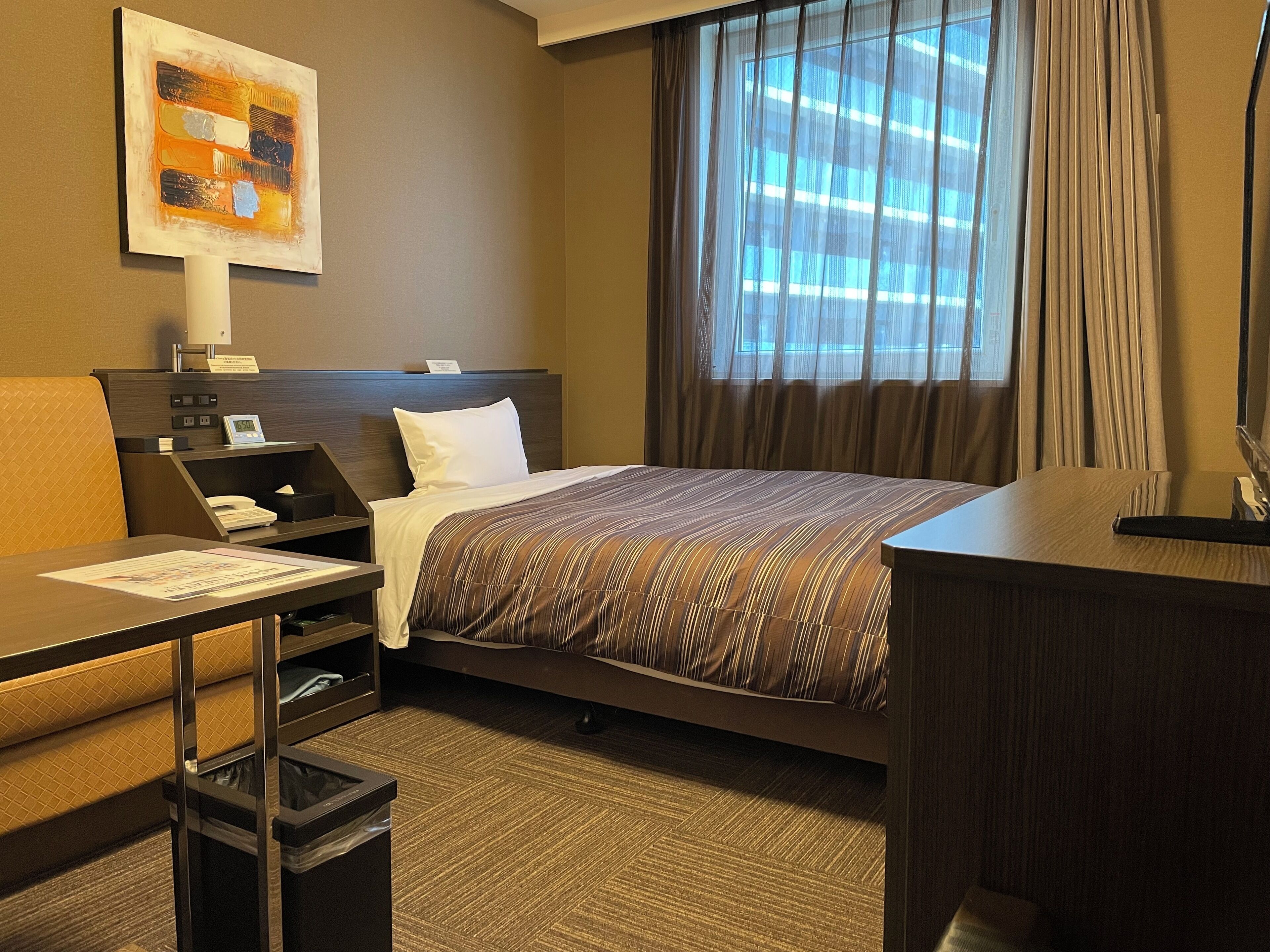 Työpöytä, ilmainen Wi-Fi, vuodevaatteet