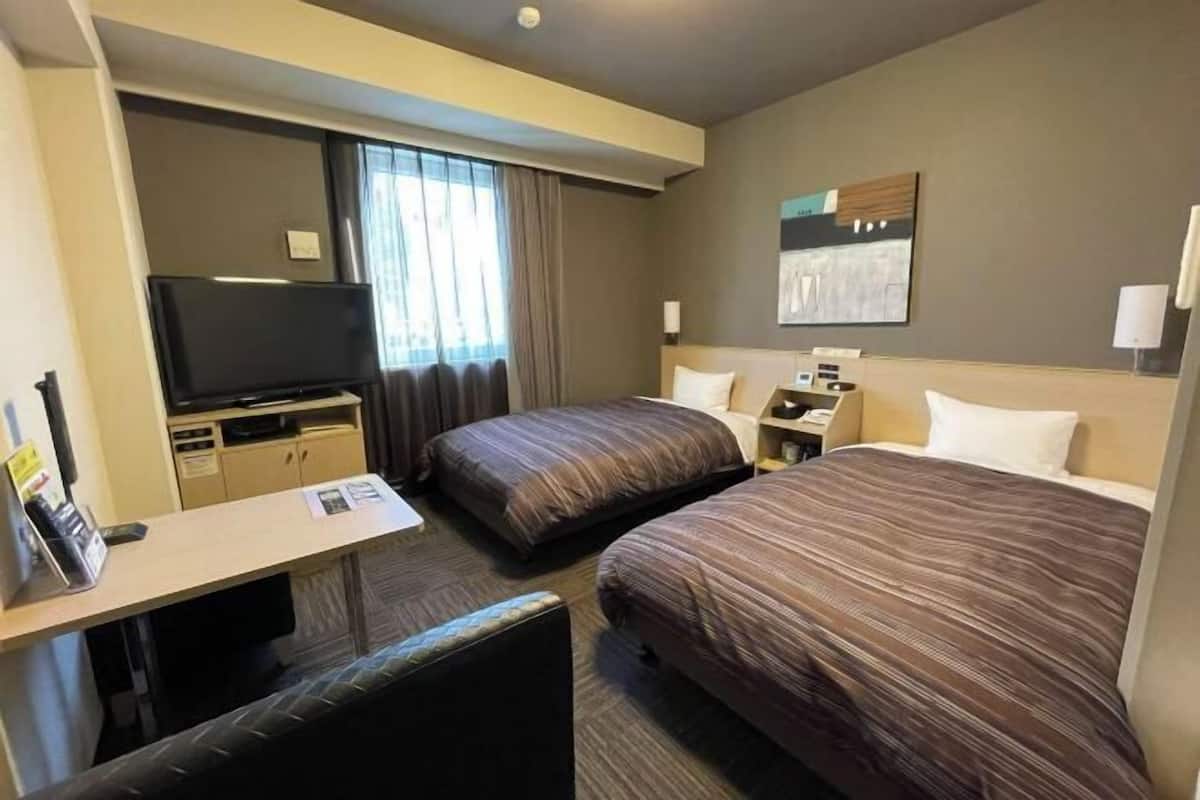 Desk, free WiFi, bed sheets