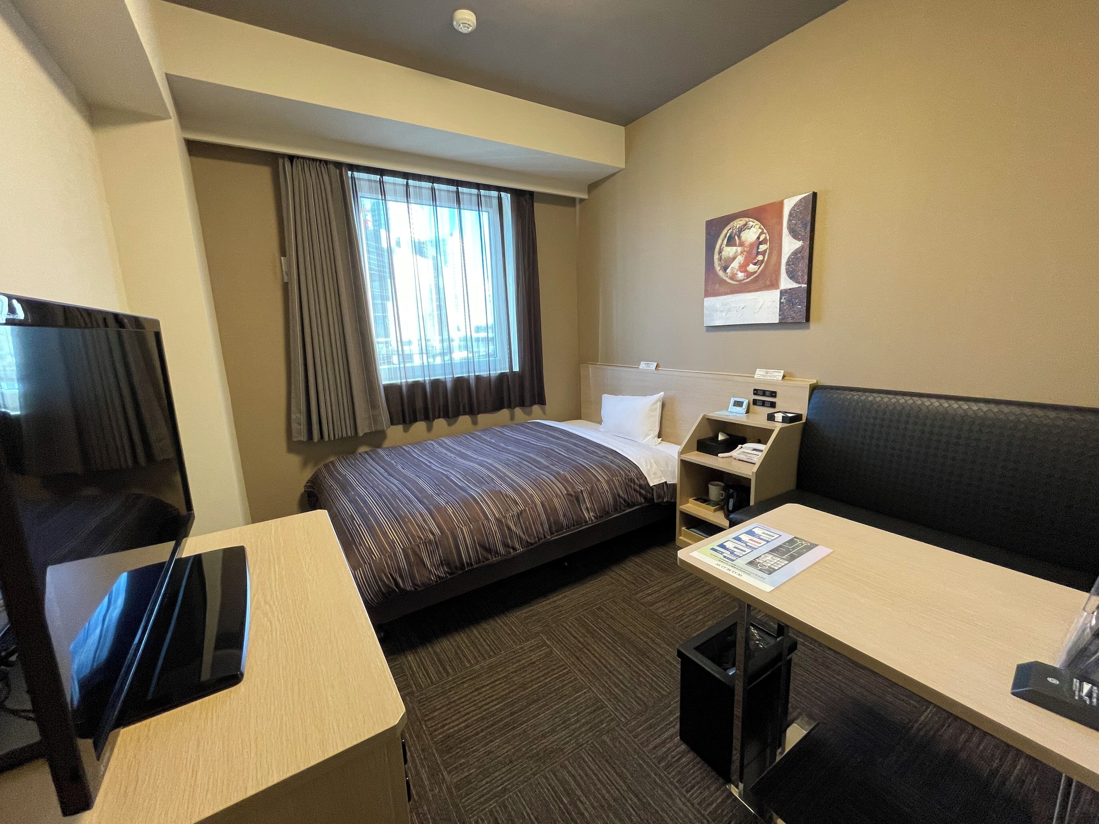 Työpöytä, ilmainen Wi-Fi, vuodevaatteet