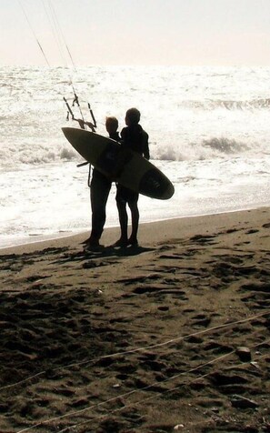 Two people standing on a beach with surfboards, facing the ocean. - B&B Lamezia Terme (Lamezia Terme)