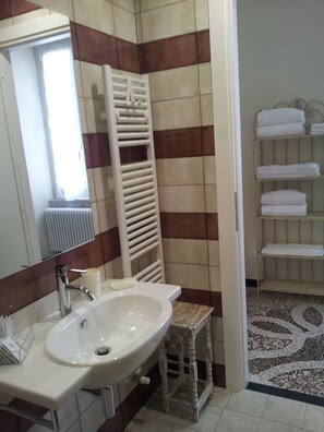 Apartamento superluxo, 2 quartos | Banheiro