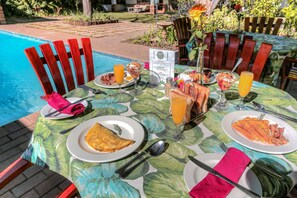 Tägliches Frühstücksbuffet gegen Gebühr