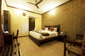 Tigress Club Room | 1 bedroom, minibar, in-room safe, desk