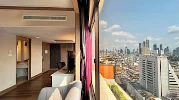 Deluxe Double Room, River View | City view