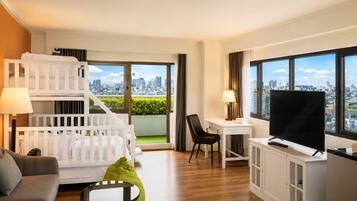 Junior Club Suite Room with Balcony