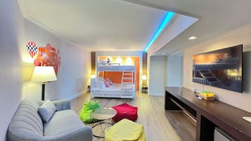 Family Club Suite Room (5 persons) | 1 slaapkamer, een minibar, een kluis op de kamer, een bureau