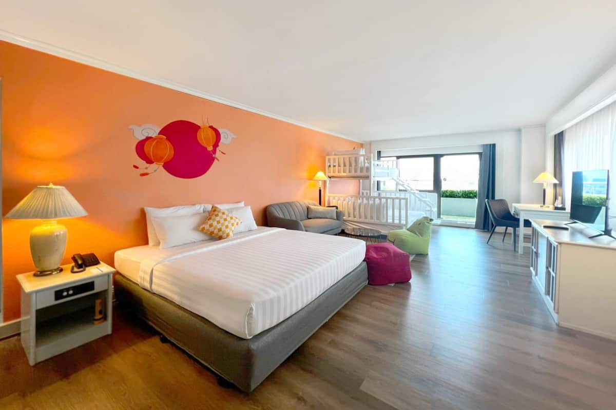 Junior Club Suite Room with Balcony | 1 camera, minibar, una cassaforte in camera, una scrivania