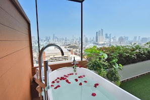 Grand Jacuzzi Suite Room | Balcony view