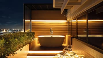 Suíte, 1 cama King, sacada, vista para o rio | Frigobar, cofres nos quartos, escrivaninha, quartos à prova de som