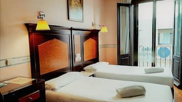 Phòng đôi hoặc 2 giường đơn | Bàn, màn/rèm cản sáng, nôi (giường cho trẻ sơ sinh) miễn phí