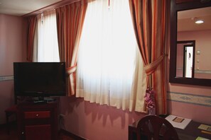 Chambre double | Salle de séjour | Téléviseur à écran plat