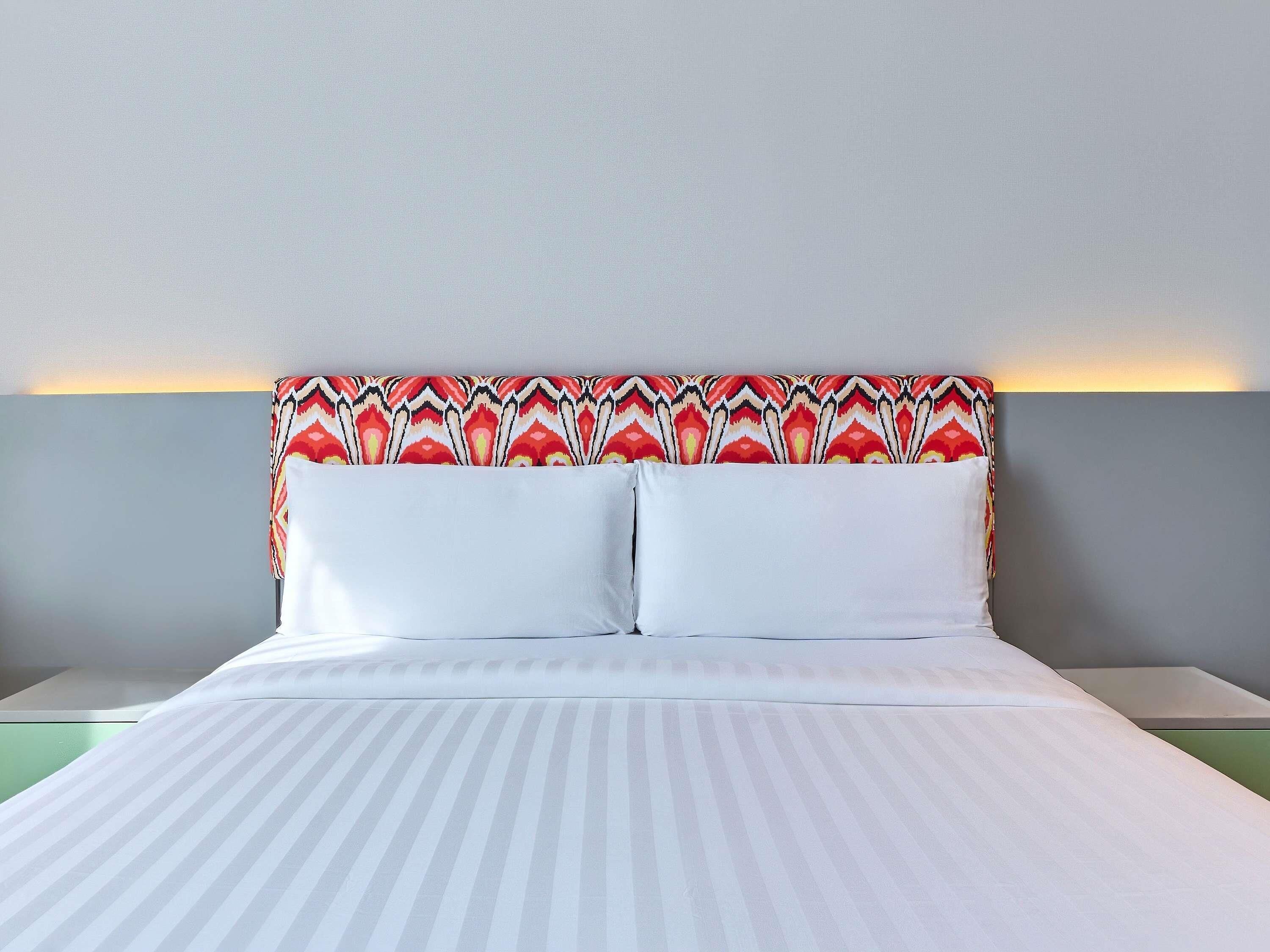 Minibar, két bảo mật tại phòng, bàn 