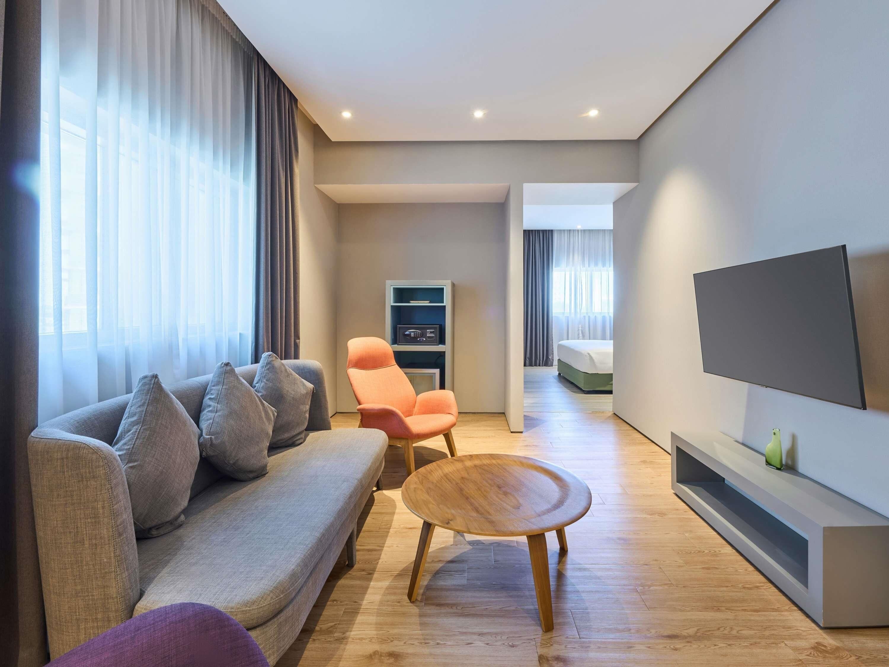Phòng Suite Executive, 1 giường đôi | Minibar, két bảo mật tại phòng, bàn 