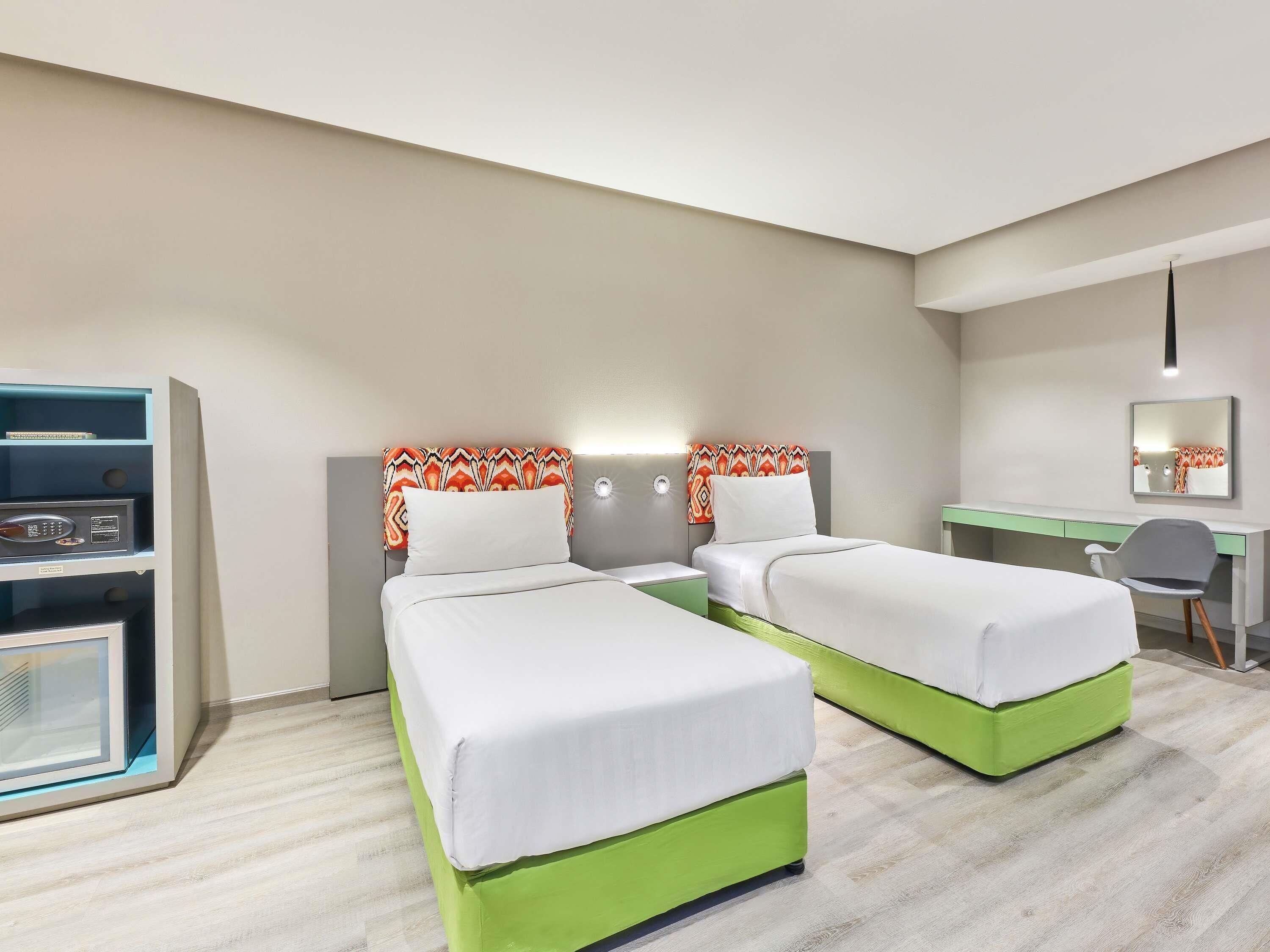 Minibar, két bảo mật tại phòng, bàn 