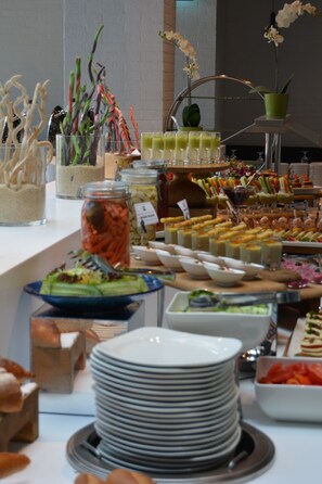 Daily buffet breakfast (AED 60 per person)