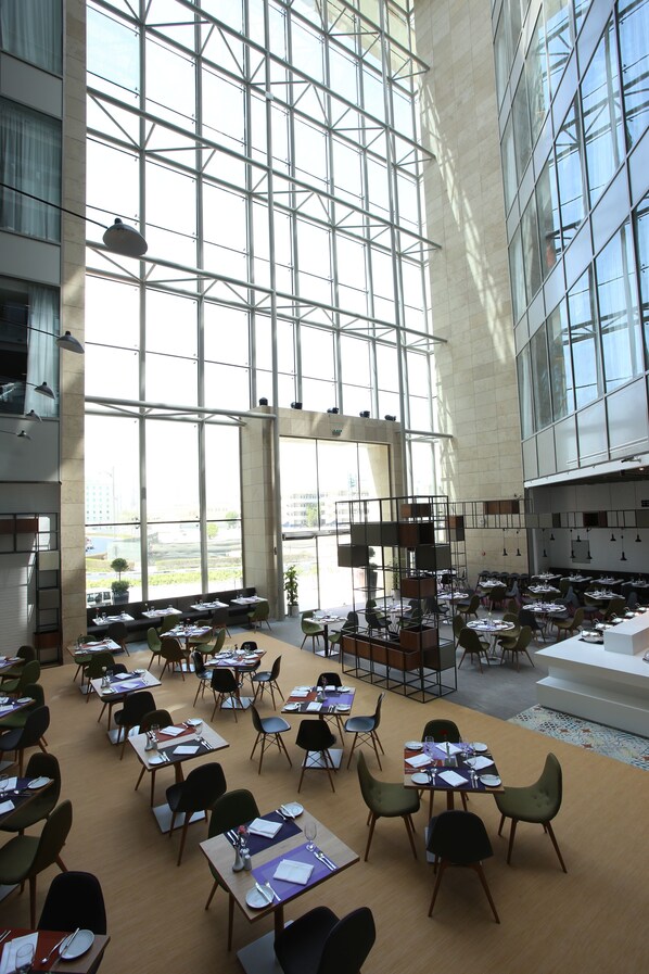 Bar-salon dans le hall