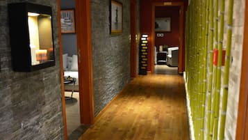 Soins corporels, massages des tissus profonds, soins du visage