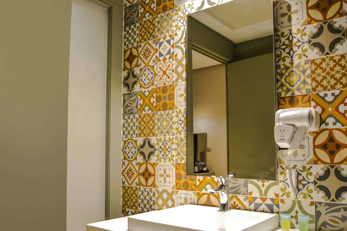 Minibar, in-room safe, desk, laptop workspace