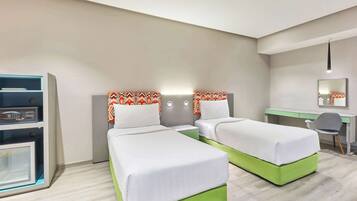 2 bedrooms, minibar, in-room safe, desk