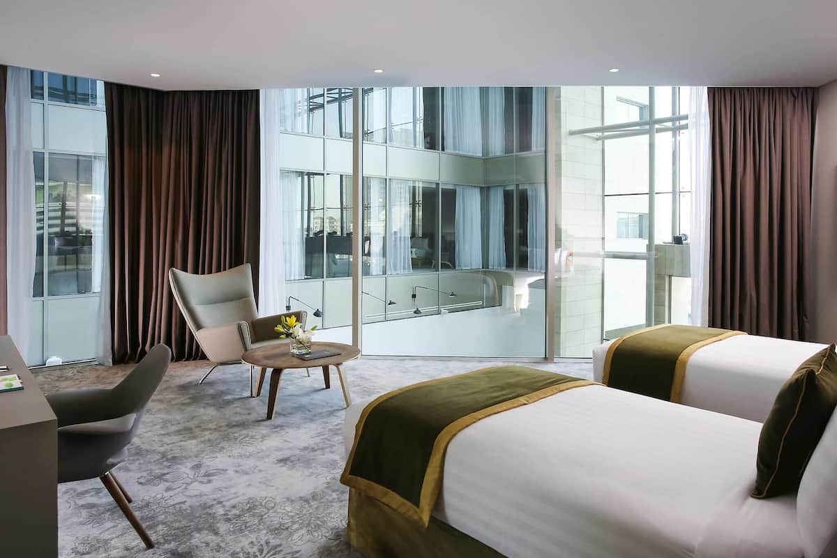2 bedrooms, minibar, in-room safe, desk