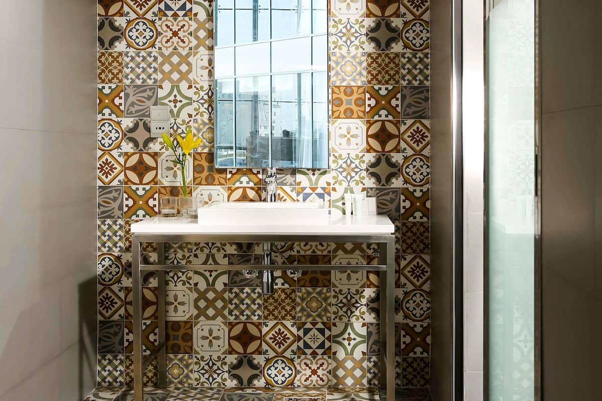 2 bedrooms, minibar, in-room safe, desk