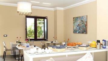 Colazione a buffet inclusa, servita tutte le mattine