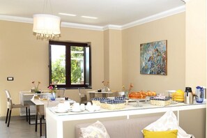 Free daily buffet breakfast - Meublé Leonetti (Centola)