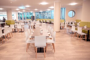 Daily buffet breakfast (EUR 17.5 per person) - Tulip Inn München Messe (Munich)