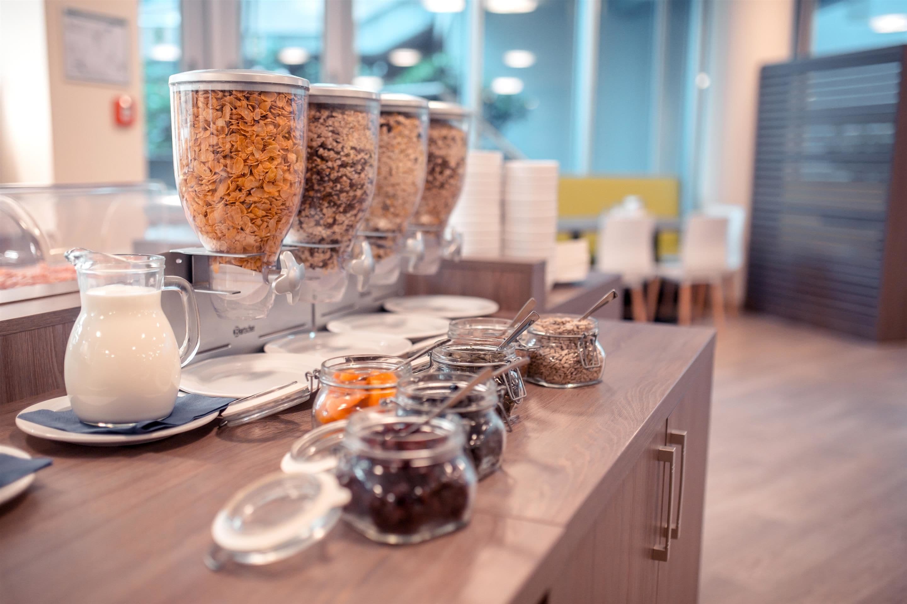 breakfast (eur 17.5 per person)