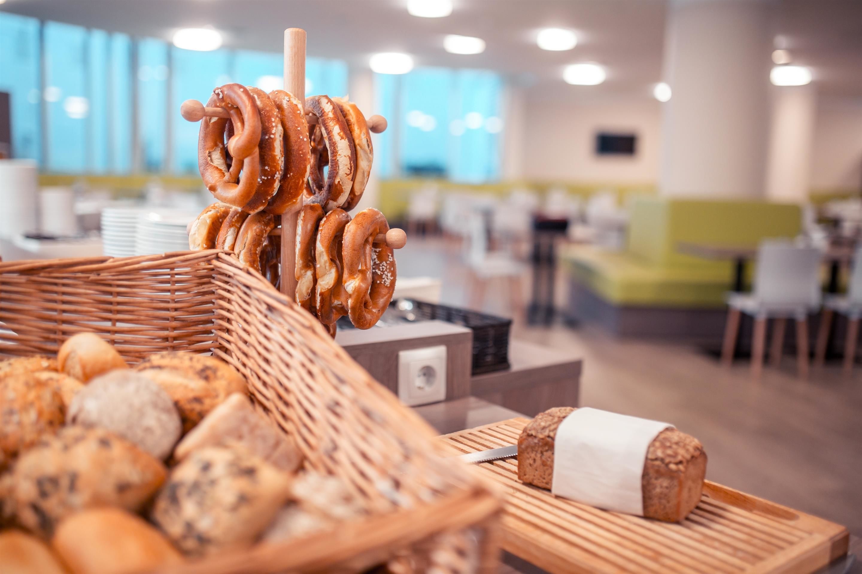 breakfast (eur 17.5 per person)