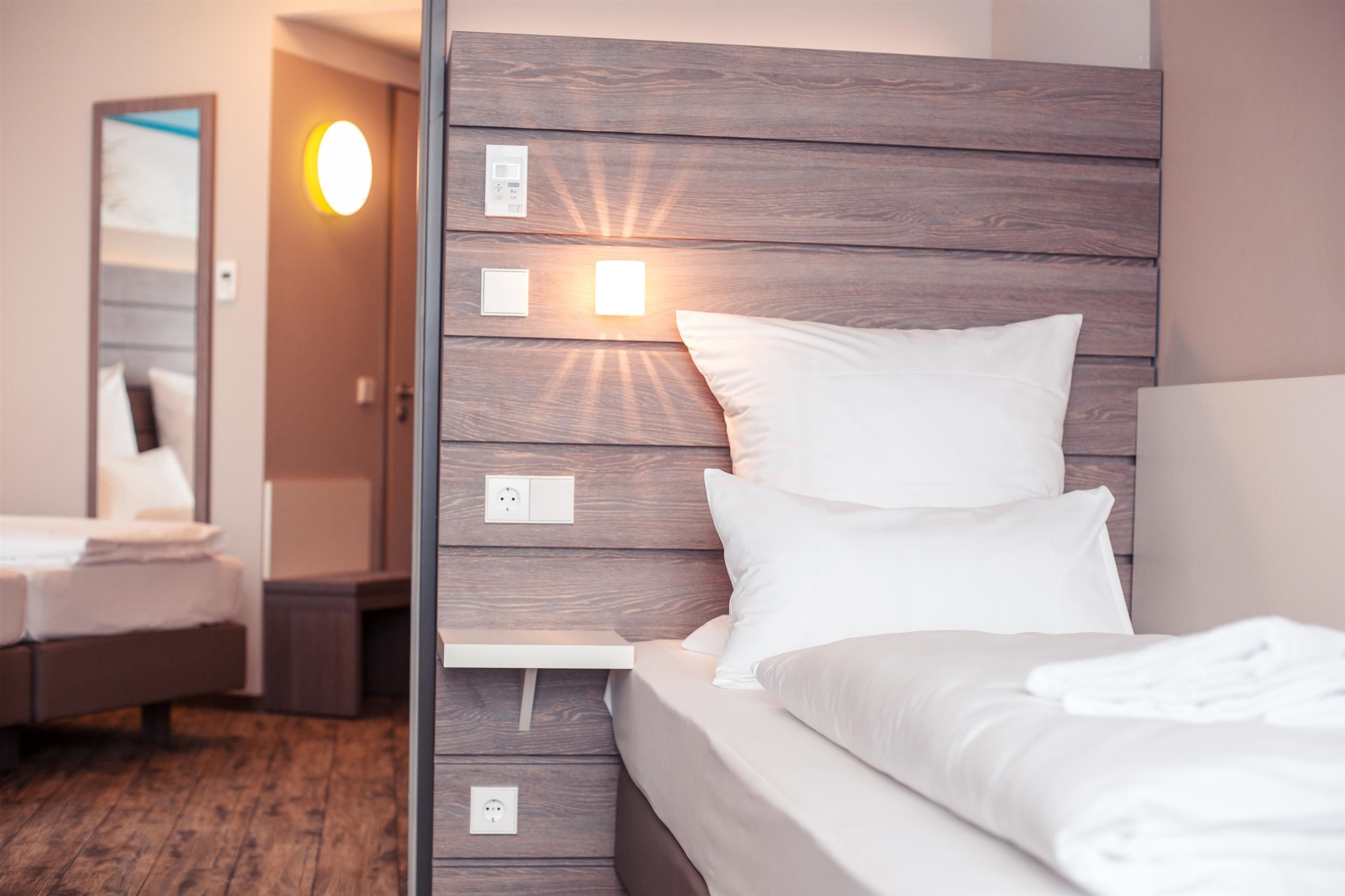 standard room, 1 single bed | hypo-allergenic bedding, desk, blackout curtains, soundproofing