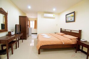 Minibar, desk, blackout curtains, rollaway beds - Natee Place (Chiang Mai)