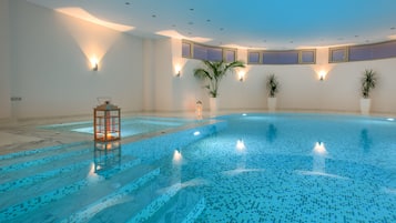Indoor pool, 2 outdoor pools