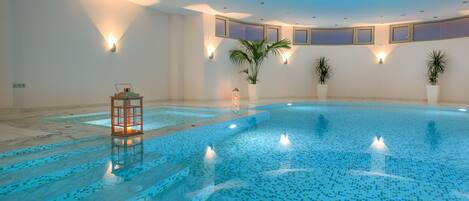 Indoor pool, 2 outdoor pools