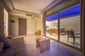 Superior-Suite, Whirlpool | Wohnbereich