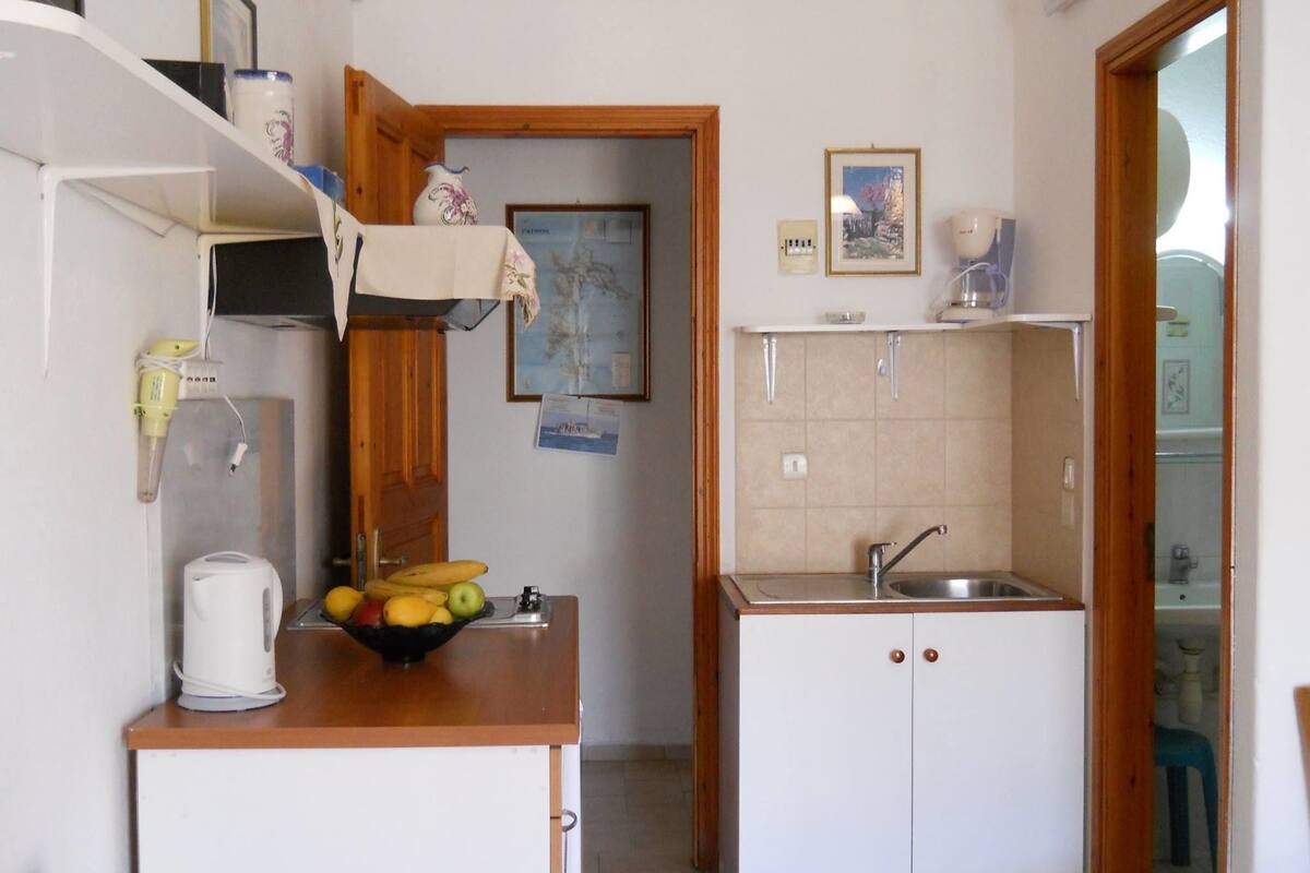 Coffee/tea maker, fridge, stovetop, cookware/dishes/utensils