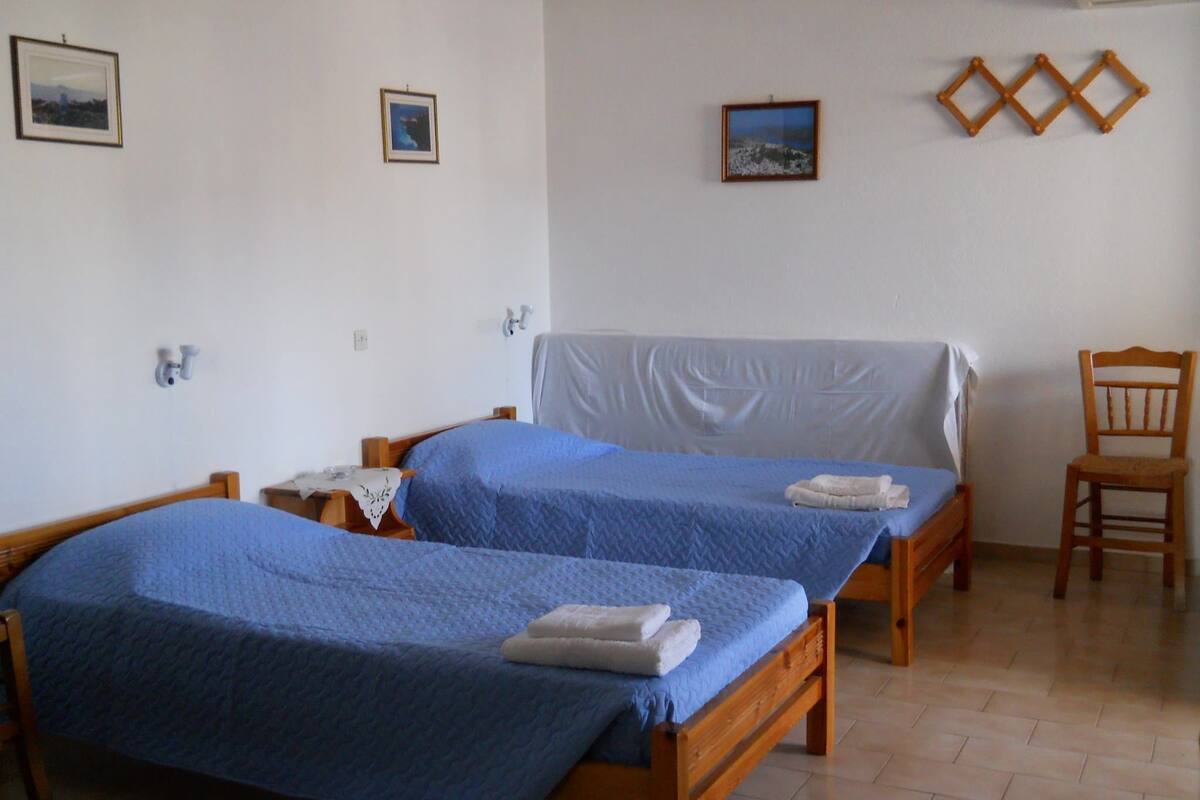 Iron/ironing board, WiFi (free), bed sheets