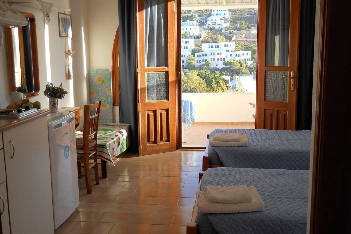 Iron/ironing board, WiFi (free), bed sheets