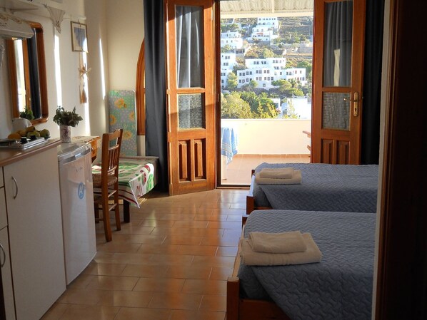 Iron/ironing board, free WiFi, bed sheets