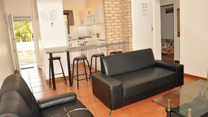Apartment 22 - Four Sleeper Garden View | Wohnzimmer