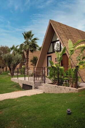 Basic Tent | Peralatan tempat tidur premium, peti besi dalam bilik