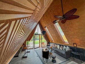 Lodge | Literie de qualité, coffre-fort, décor unique, ameublement unique
