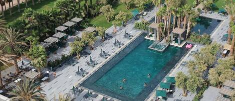 3 Außenpools, Sonnenschirme, Liegestühle