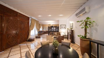 Royal Suite | Living area | Flat-screen TV