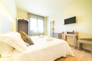 Comfort Triple Room, Non Smoking, Ensuite | Down comforters, minibar, in-room safe, desk - Hotel CalaLuna (Musile di Piave)