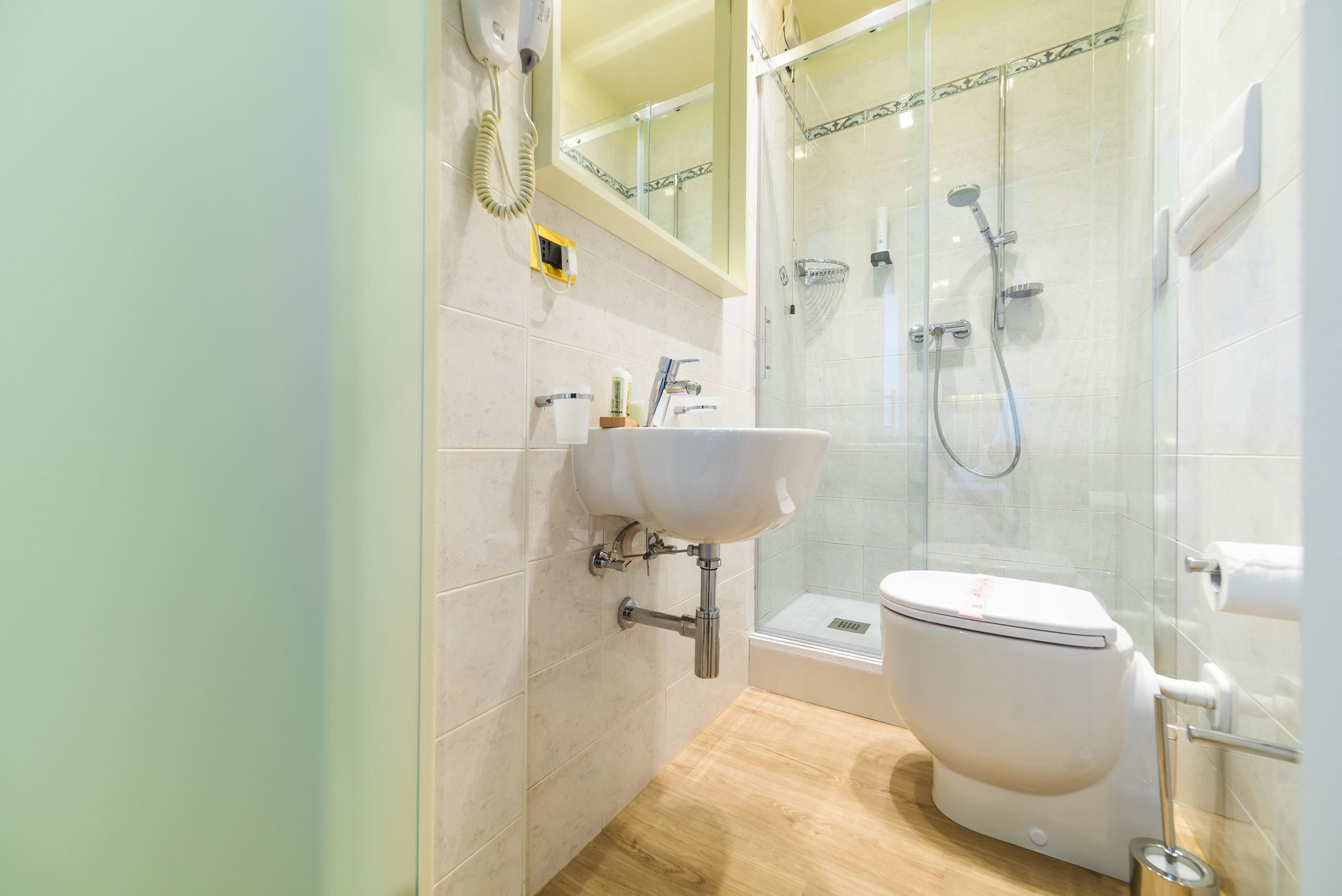 comfort single room, non smoking, canal view | bathroom | shower, free toiletries, hair dryer, towels