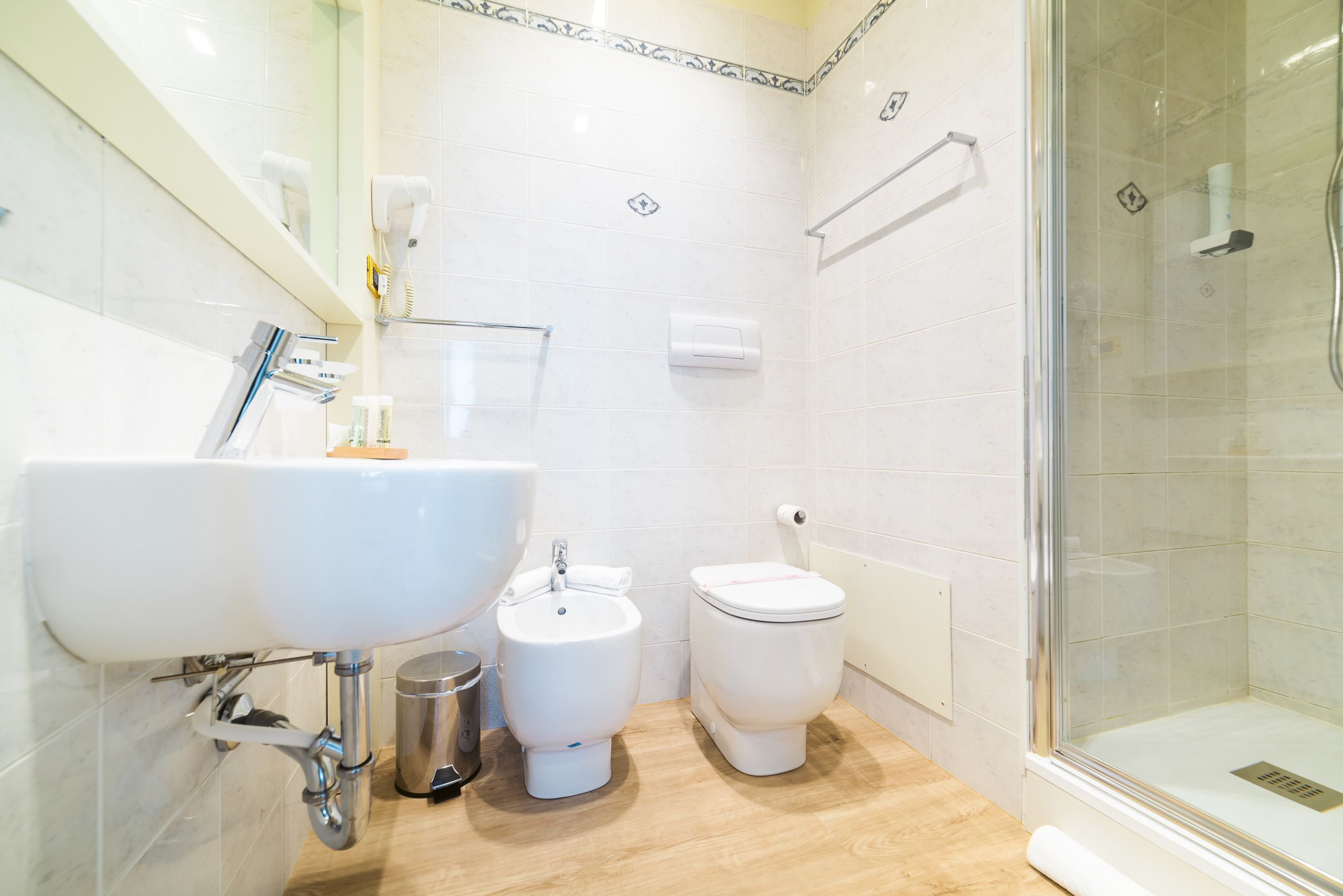 shower, free toiletries, hair dryer, towels